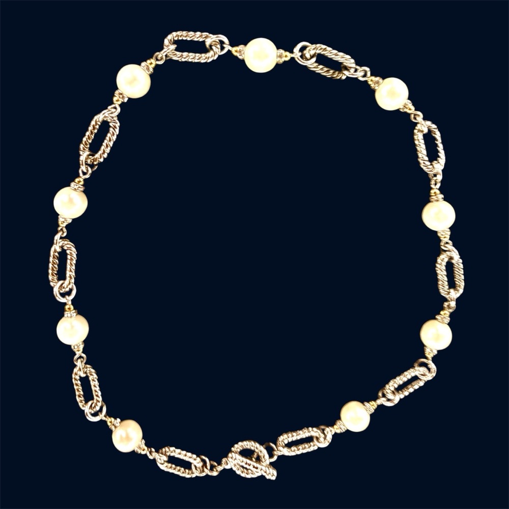 Timeless Pearl Statement 🤍